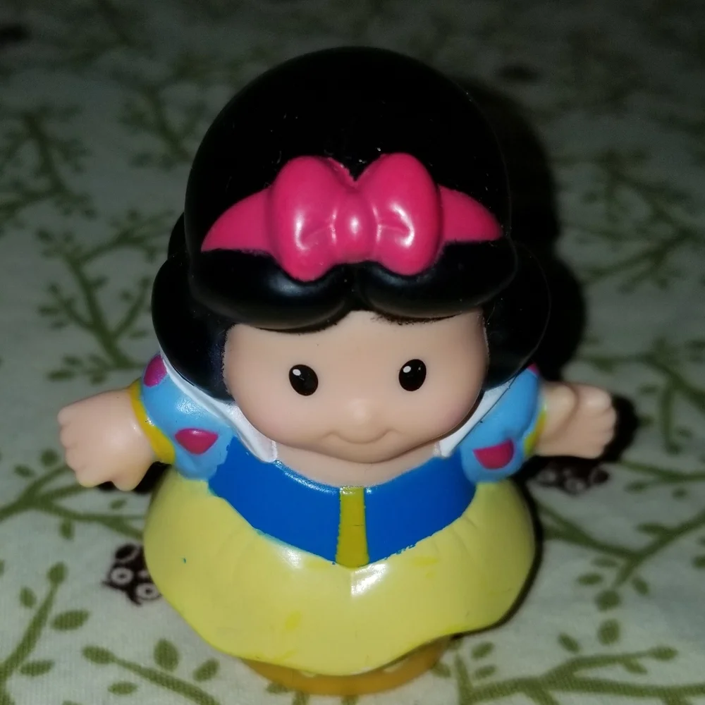 Fischer Price Little People Snow White Princess Figure Red Bow Yellow Dress